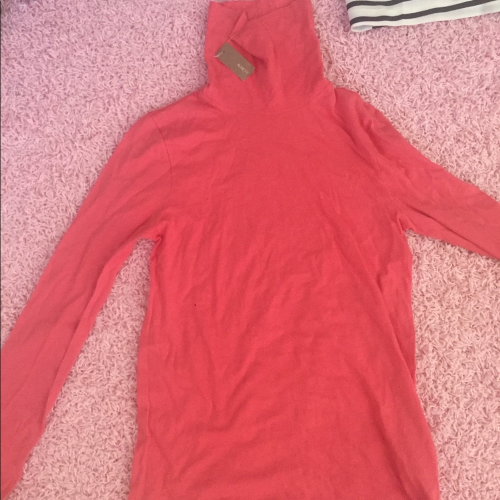 Women's tissue turtleneck T-shirt
